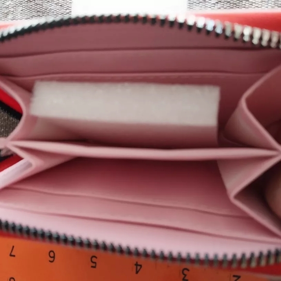 3D Strawberry Figure Graphic Small Wallet with Strawberry Keychain 🍓 - Picture 3 of 4